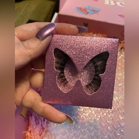 COPY - ALL NEW IN BOXES/ BIG PIGMENTED PALLET,HIGHLIGHTER,LASHES, EYE LINER & M… - Picture 5 of 14